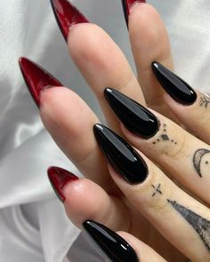 Witch Aesthetic Nails, Villian Nails, Villain Nails, Vampy Nails, Emo Phase, Black Stiletto Nails, Retro Nails, Pointy Nails