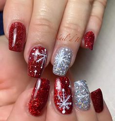 Christmas Nails 2023 Sparkly, Christmas Nails Red And Gold Glitter, Christmas Nails Silver And Red, Xmas Glitter Nails, Glittery Christmas Nails Sparkle, Glitter Christmas Nails Acrylic, Christmas Nail Art Designs Xmas Sparkle Red Glitter, Classy Christmas Nails Short Red, Kerstnagels Glitter