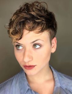 Funky Short Haircuts, Haircut Color Ideas, Cropped Hair, R And Co, Curly Hair Cuts, Cool Haircuts, Short Haircuts, Cut And Color