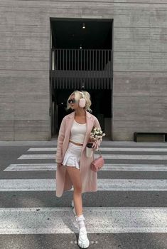 20+ Ways to Style Pink Winter Coats (From a Cozy Girlie to a Parisian Dreamer) - The Mood Guide Outfits For The City, Casual Brunch Outfit Spring, Casual Brunch Outfit, Brunch Outfit Spring, Outfit Ideas For Fall