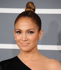 24 Hairstyles That Were Made for One-Shoulder Dresses Jennifer Lopez Makeup, Jennifer Lopez Hair, Botox Alternative, Color Correcting Concealer, Celebrity Faces, Milla Jovovich, Rachel Bilson, Hair Mousse