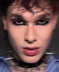 Male Rave Makeup, Men’s Editorial Makeup, Mens Gothic Makeup, Rockstar Makeup Men, Masculine Eye Makeup, Punk Makeup Men, Punk Makeup 80s, Makeup Guys, Punk Rock Makeup