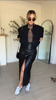 Sneaker Fashion Women's Outfits, Long Leather Skirt, Samba Outfit, Leather Skirt Outfit, Mock Turtle Neck, Skirt Outfits Fall, Effortlessly Chic Outfits, Leather Midi Skirt, Elegante Casual