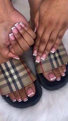 Holiday Nails And Toes Summer, African Acrylic Nails, Summer Nails On Black Women, French Tip Nails And Toes Black Women, Girly Acrylic Nails Summer, Simple Nails No Design, Nails Inspo Black Women, Summer Nail Inspo 2024 Simple