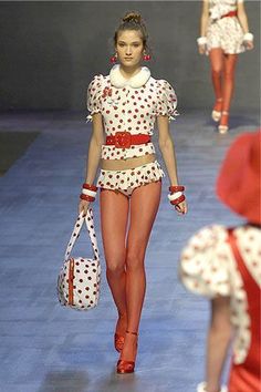 Bug Halloween Costume, 2007 Runway, Runway Fashion Couture, Runway Outfits, Archive Fashion, Fashion Mistakes, Runway Show, Girly Fashion, Lady Bug