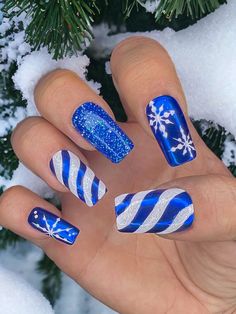 Discover the top Christmas nail art trends for 2024! From holographic designs to cute holiday accents, these nails are perfect for celebrating the season in style. ✨🎁 #ChristmasNails #HolidayNailArt #NailArtTrends Blue Press On Nails, Nails Holiday, Unghie Sfumate, Finger Nails, Christmas Glitter, Nail Swag, Birthday Nails, Xmas Nails