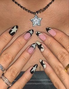 uñas Nail Inspiration Grunge, Retro Inspired Nails, Rockstar Gf Nails, Tom Kaulitz And Bill Kaulitz, Nails Hippie, Stargirl Nails, Nails Stars, Rock Star Nails, Nails Grunge