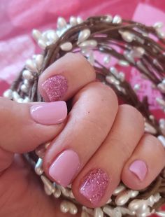 Sparkly Valentines Nails Pink Glitter, Pink Glitter Gel Nails Short, Pink Glitter Valentines Nails, Pink Christmas Gel Nails, Pink Concert Nails, Valentines Dip Powder Nails, Classy Bridal Nails, Pink Glitter Gel Nails, Pink Manicure Ideas