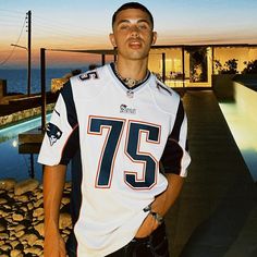 Outfits Aesthetic Streetwear, Jersey Shirt Outfit, Country Outfits For Men, Fashion Outfits Aesthetic, Men Pose, Streetwear Photoshoot, Money Clothes, Classy Streetwear, Adidas Retro