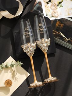 50 Anniversary Blossom Flutes Gold - ELENA HONCH Personalized Champagne Glasses, 50 Anniversary, Flower Composition, Cake Server Sets, Wedding Glasses, Champagne Wedding, Anniversary Photos, Elegant Flowers, Gift Message