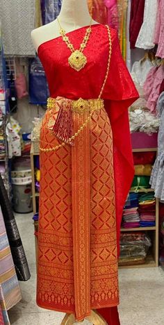 FREE Size: waist 22-32 inchSabai= width 14inchLength 3 metres(Comes with 2 pairs of hooks for the waist)PLUS Size:waist 33-45 inchSabais= width 17inchLength 3 metresJewerly set (including Earrings, Necklace, Body chain, Belt)***Please inform color every time you place an order.*** Lao Clothing, Traditional Thai Dress, Khmer Dance, Princess Dress Short, Chinese Dress Cheongsam, Laos Clothing, Thailand Dress, Thai Silk Dresses, Cambodian Dress