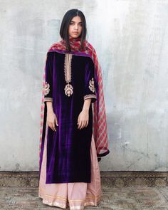 Velvet Dress Designs, Nikkah Dress, Pakistani Fashion Party Wear, Pakistani Dresses Casual, Designer Party Wear Dresses, Pakistani Bridal Dresses, Dress Indian Style, Velvet Fashion