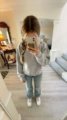 Athletic Outfits For School Winter, First Day Of School Outfit Winter, Hoodie Outfit Spring, School Outfits Cold, Cold School Outfits, Cute Fits Winter, Aesthetic Teen Girl, What To Wear Tomorrow, Summer Bike