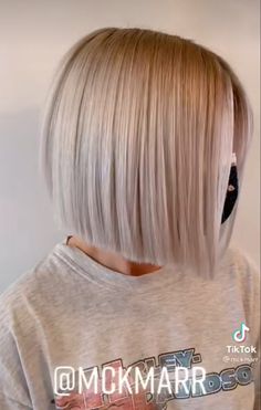 Silver Blonde Hair, Haircuts For Medium Hair, Short Blonde, Haircuts For Fine Hair, Short Blonde Hair, Hair Envy, Short Bob Hairstyles, Great Hair