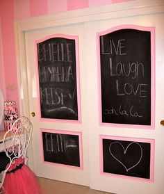 I would love a chalk board in her room The colors are coral, yellow and black. She loves paris themes and we have some vintage items in line with this. Paris Girls Bedroom, Ideas Armario, Kids Closet, Doors And Floors, Teen Girl Bedroom, Door Design Interior, Closet Door