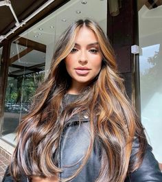 Black Hair Balayage, Brown Hair Looks, Brown Hair Inspo, Hair Inspiration Long, Hair Color Caramel, Brunette Hair With Highlights, Brunette Balayage Hair, Brown Hair Balayage, Hair Inspiration Color