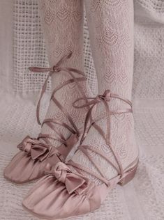 ❤︎Sirksthen Muller shoes❤︎
This takes 2-3 months to send it because it is a reservation product. Ballroom Extravaganza, Silk Shoes, Ribbon Quilt, Baby Sheep, Pearl Bag, College Bags, Heart Bag, Gift Of Time, Send It