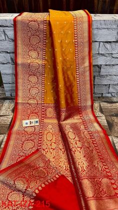 Sister Marriage, Alternative Fashion Grunge, Red Saree Wedding, Traditional Wardrobe, Net Sarees, Bed Cover Design, Simple Saree Designs, Floral Print Sarees, Banarsi Saree