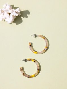 Meet Nora ~ a Nat + Noor classic and the perfect medium-sized hoop earring. Crafted from hypoallergenic stainless steel and cellulose acetate, these sustainable hoops are effortlessly versatile and made to last. This neutral earring set features a clear base with pops of sunny yellows, taking inspiration from the heat of the summer sun. Towel Rug, Beauty Companies, Room Fragrances, Cellulose Acetate, Reuse Recycle, Candle Accessories, Vases And Vessels, Eyewear Frames, Acrylic Material