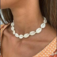 Handmade item Cowrie Shell Jewelry Necklaces, Seashell Choker, Preppy Necklaces, Necklace Shell, Ron Jon, Puka Shell Necklace