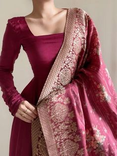 Women Fashion Aesthetic, Trending Summer Nails, Glow Up Challenge, Silk Kurta Set, Outfit Indian, Desi Dress, Stylish Kurtis Design, Fashionable Saree Blouse Designs