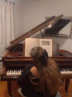 사진 촬영 포즈, Playing Piano, Music Aesthetic, Academia Aesthetic, Old Money Aesthetic, Dream Board, 가을 패션, Amelie, Classical Music