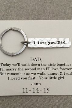 a keychain with the words i love you dad written on it and a message attached to it