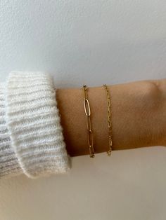 Before placing an order please check the estimated shipping times. If you need your order in a hurry shipping upgrades are available.  Thank you. This minimalist little bracelet is perfect for wearing alone or stacked with your favourites. Choose between a dainty or chunkier version. D E T A I L S  *It features a paper clip stainless steel which does not tarnish or oxidise and is also amazingly hypoallergenic. *It closes with a stainless steel lobster clasp. *Length: Choose the length you prefer Bracelet Stacking, Moon Bracelet, Everyday Bracelet, Freshwater Pearl Ring, Bracelet Dainty, Protection Bracelet, Minimalist Bracelet, Amethyst Bracelet, Gold Bracelet Chain