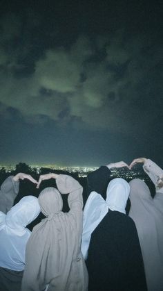 Freinds Forever Bestfriends, 4 Hijabi Friends, Hijabi And Non Hijabi Friends, Hijabi Friends, Bestfriends Goals, Niqab Aesthetic