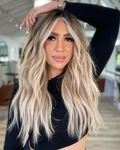 Blonde Balayage Shadow Root Money Piece, Blonde Babylights Money Piece, Blonde Hair With Root Melt And Money Piece, Root Stretch With Money Piece, Long Blonde Hair Money Piece, Moneypiece Balayage Blonde, Ombré Blonde Hair With Money Piece, Natural Balayage With Money Piece, Sandy Blonde Money Piece