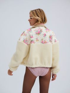 For Love & Lemons Essentials: Your go-to cozy style for fall—the Sadie pink fleece jacket is crafted in a quilted floral with contrast blue sherpa. This oversized women's fleece spotlights a contrast ribbed collar, a functional zipper at the front, and a welt pocket at the front chest. Pink Fleece Jacket, Style For Fall, Tank Top Skirt, Mama Bird, Romantic Tops, Pink Fleece, Pajamas Gift, 2024 Style, Cozy Style