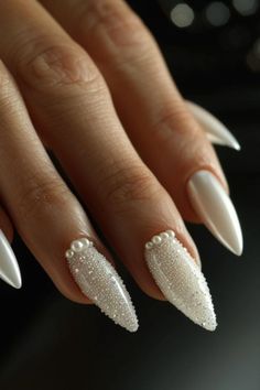 Mellisa | Свадебные хлопоты Pearl Nails For Wedding, Off White Bridal Nails, White Nails For Engagement, Mails With Pearls, Wedding Nails With Pearls Brides, Glitter Nails With Pearls, Pearl Detail Nails, Bride Nails With Pearls, Unique Bride Nails