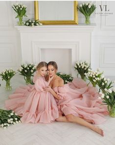 Mommy And Me Ballet Pictures, Mommy Daughter Photoshoot Ideas, Vintage Dress Photoshoot, Mom Daughter Photoshoot, Mom Daughter Photography, Dresses Photoshoot, Mom Daughter Photos, Mommy And Me Photoshoot, Mommy Daughter Dresses