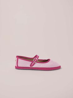 Outer material: gingham Inner material: cotton fabric Insole: gel insole Sole: EVA sole Handmade in Spain. Eva Sole, Material Exterior, Things To Buy, Mary Janes, Gingham, Cotton Fabric, Spain, Exterior, Fabric