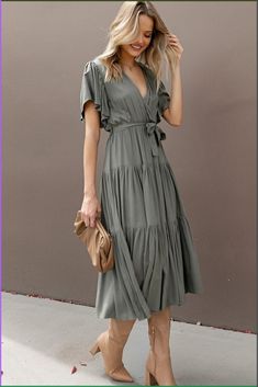 Sage Green Dress Casual, Mountain Formal, Cute Fall Dresses, Casual Bridesmaid Dresses, Petal And Pup, Everyday Clothes, Work Party, Strapless Tops, Party Outfits