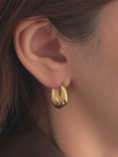 Editor's Notesbyweekend presents hoop earrings with a smooth curve. It is essential daily earrings that go well with various looks. - Hoop earrings- One-touch clasp- Glossy smooth surface- Made of silver 925- 16K gold plated- Feminine and casual mood Measurements(in.)One Size- Size: 0.67 in. (W) * 0.67 in. (H) Composition & Care- Material: Silver 925, 16K Gold Plating- Plated products may discolor over time due to their nature.- Please be careful that discoloration may proceed faster in chemical substances, water, and heat.- As all jewelry products are vulnerable to discoloration, we recommend you gently wipe them with a dry cloth and store them in an airtight zipper bag when not wearing them Designer- by byweekend Daily Earrings, Chemical Substances, Zipper Bag, Accessories Jewelry Earrings, Zipper Bags, Women Accessories Jewelry, Gold Plating, Silver 925, Jewelry Accessories