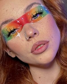 Rainbow Inspired Makeup, Full Face Colorful Makeup, Rainbow Makeup Tutorial, Extra Makeup Ideas, Make Up Looks Crazy, Colourful Makeup Ideas, Carnival Makeup Ideas Easy, Makeup Ideas Colorful Creative