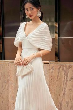 School Looks, Grad Dresses, Dress Silhouette, Midi Maxi Dress, Style Mistakes, Classic Dress, Elegant Outfit