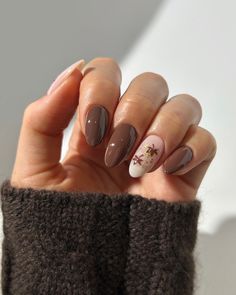 Descubre diseños de uñas elegantes que elevarán tu estilo. Hello Nails, Oval Nails, Nails Inspo