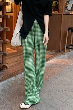 High Waist Green Plaid Loose Pants – Nada Outfit Land Green Loose Pants Outfits, Green Checkered Pants Outfit, Green Checkered Pants, Christmas Outfit Party, Checkered Pants Outfit, Checkered Outfit, Men Pants Pattern, Winter Outfits Casual, Tomato Girl