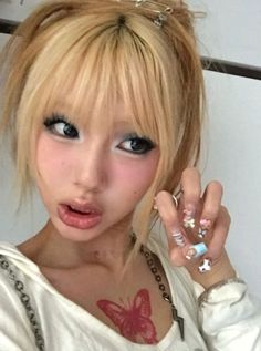 Gyaru Makeup Tutorial, Makeup Pale Skin, Akeri Homura, Visual Kei Makeup, Gyaru Makeup, Cool Makeup Looks, Ethereal Makeup, Makeup Tut, Gyaru Fashion