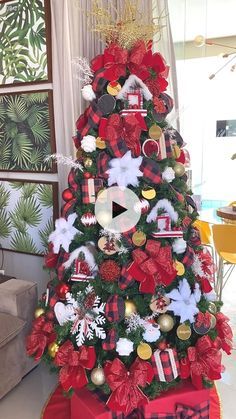 Christmas Tree Candy, Candy Land Christmas Decorations Diy, Christmas Float Ideas, Candy Land Theme, Dollar Tree Diy Crafts, Office Christmas Decorations, Candy Christmas Decorations