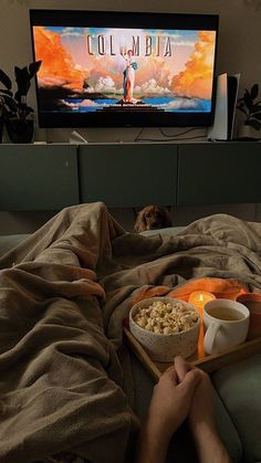 [CommissionsEarned] 32 Must Have Date Night Ideas At Home Romantic Guides You'll Be Impressed By Straight Away #datenightideasathomeromantic Surfergirl Style, Movie Night Gift, Dream Dates, Romantic Date Night Ideas, Fall Dates, Cute Date Ideas, Dream Date, Night Couple, My Kind Of Love