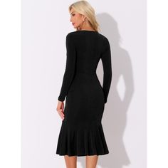 Long sleeve bodycon midi dress is cut to a midi-length, basic fall winter design with low cut square neck, flares out hem and slimming fit creates a elegant, elongating line. This bodycon dress is perfect for daily wear, lounges, holidays, beach, wedding guests, parties, and dating. The party dress meets your fashion styles, great paired with leggings, shorts,high heels, jackets, coats. Long Sleeve Bodycon Midi Dress, Bodycon Dress Black, Beach Wedding Guests, Square Neck Long Sleeve, Leggings Shorts, Ribbed Midi Dress, Bodycon Midi Dress, Winter Design, Women Maxi