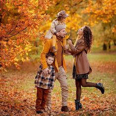 Autumn Photography Portrait, Outdoor Family Photoshoot, Cute Family Photos, Fall Family Portraits, Fall Portraits, Fall Family Photo Outfits