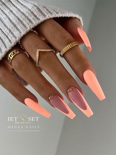 Nail Color Acrylic Ideas, Peach And Cream Nail Designs, Elegant Coral Nails, Classy Nails Summer 2024, Peach Colored Acrylic Nails, Long Nails Ideas Coffin, Peach And White Nail Designs, One Finger Design Nails, Neon Peach Nails Design