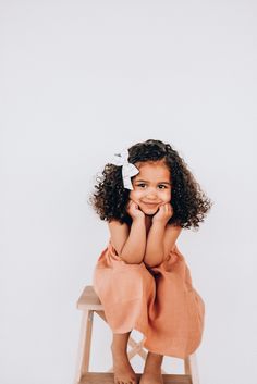 Toddler Poses, Toddler Photoshoot, Kind Photo, Toddler Photos, Kids Studio, Toddler Photography, Photoshoot Studio