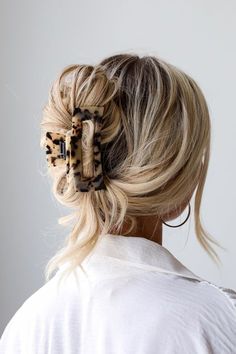 Rectangle Design, Trendy Outfit Ideas, Clip Hairstyles, New Hairstyle, Claw Hair Clips, Trendy Outfit, Hair Envy