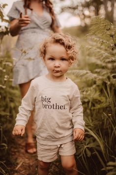 Big Brother Onesie Announcement, Pregnancy Announcement Photoshoot Second, Gender Reveals With Siblings, Pregnancy Announcement For Second Baby, Pregnancy Announcement Photos With Child, Big Brother Announcement Second Baby, Pregnancy Announcement With Toddler, Baby Announcement Big Brother, Big Brother Onesie