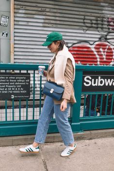 Styling a baseball cap for women in the spring. Fall outfits, spring outfits. Adidas Sambas and jeans. Spring Fall Outfits, Adidas Baseball Cap, Wide Brim Felt Hat, Baseball Cap For Women, Denim Jacket And Jeans, Baseball Cap Outfit, Androgynous Look, Adidas Sambas, Cap Outfit